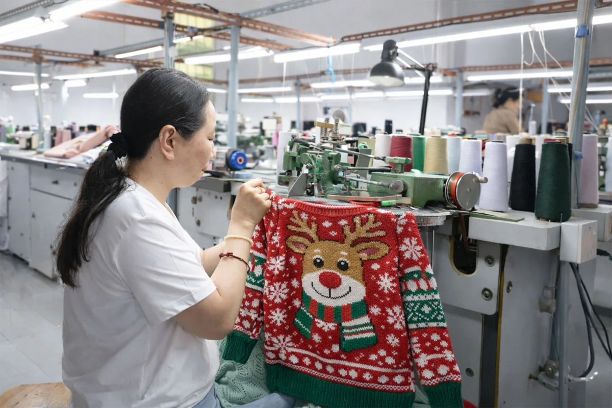 Оператор линкинга соединение деталей трикотажа Lin Sweater Factory Далан